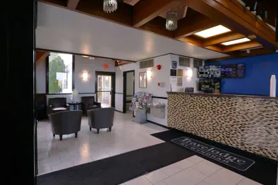 Photo 3 - Travelodge by Wyndham Milwaukee