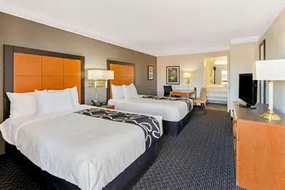 Photo 2 - La Quinta Inn by Wyndham Santa Fe