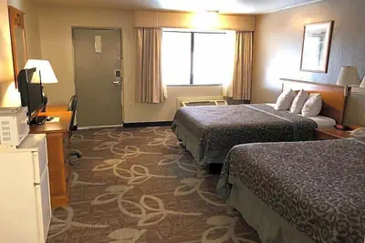 Photo 5 - Royal Inn Provo