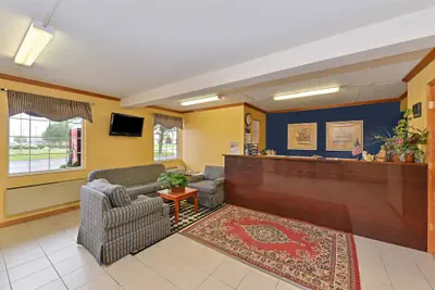 Photo 2 - Americas Best Value Inn Maumee Toledo