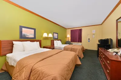Photo 3 - Americas Best Value Inn Maumee Toledo