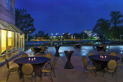 Photo 4 - Sheraton Suites Chicago Elk Grove