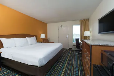 Photo 4 - Days Inn by Wyndham Florence Cincinnati Area