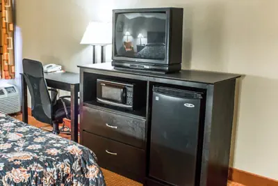 Photo 4 - Econo Lodge Burlington I-40