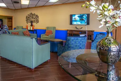 Photo 5 - Days Inn by Wyndham Clinton