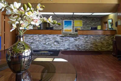 Photo 3 - Days Inn by Wyndham Clinton