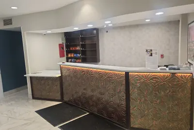Photo 3 - Quality Inn & Suites Sunport Airport Albuquerque