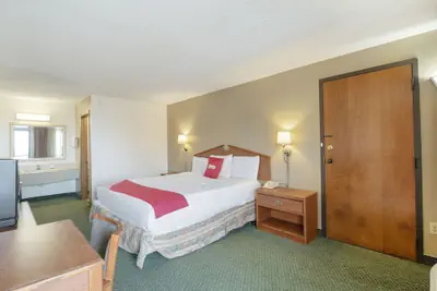 Photo 4 - OYO Hotel Tulsa International Airport