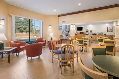 Photo 5 - Econo Lodge Hendersonville