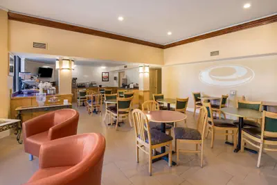 Photo 4 - Econo Lodge Hendersonville
