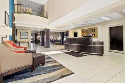 Photo 4 - Comfort Suites Lumberton North