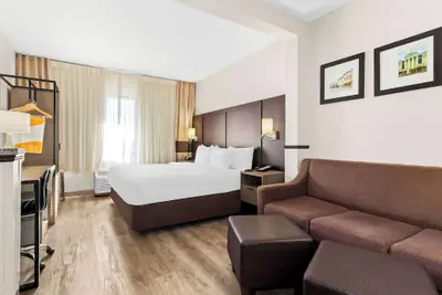 Photo 5 - Comfort Suites Lumberton North