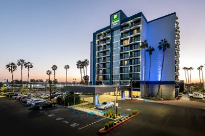 Photo 2 - Holiday Inn Express & Suites Santa Ana - Orange County by IHG