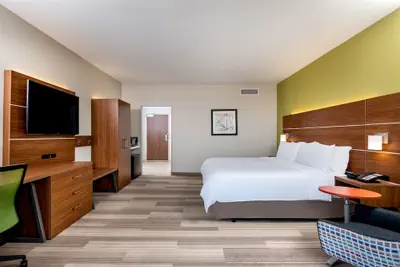 Photo 5 - Holiday Inn Express & Suites Santa Ana - Orange County by IHG