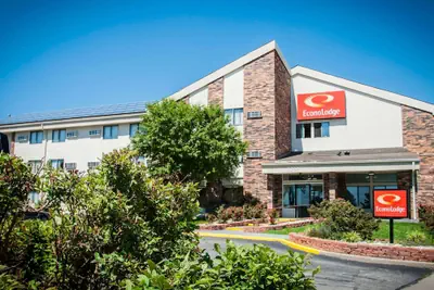 Photo 2 - Econo Lodge Kansas City Downtown North