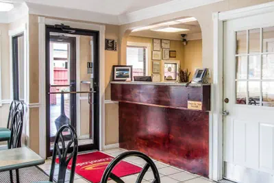 Photo 4 - Econo Lodge Richmond Hill