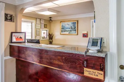 Photo 3 - Econo Lodge Richmond Hill