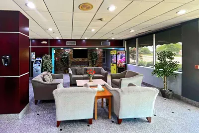 Photo 4 - Quality Inn & Suites Cincinnati Downtown Area