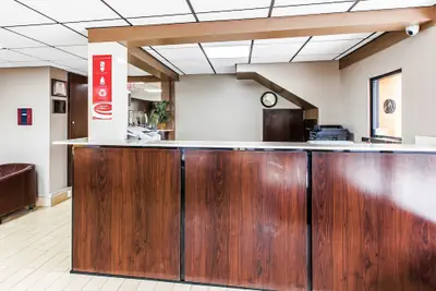 Photo 3 - Econo Lodge Savannah Midtown