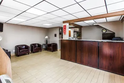 Photo 5 - Econo Lodge Savannah Midtown