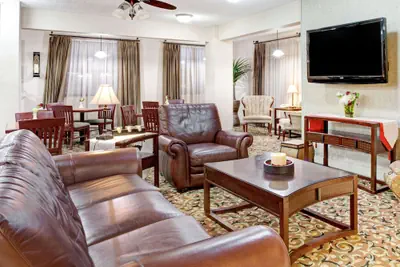Photo 2 - Ramada by Wyndham West Memphis