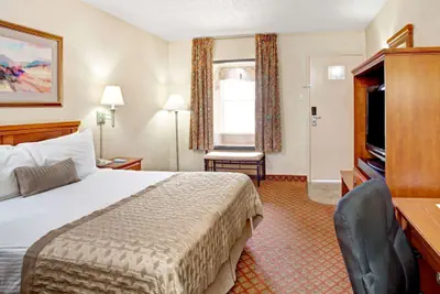 Photo 5 - Ramada by Wyndham West Memphis