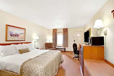 Photo 4 - Ramada by Wyndham West Memphis