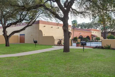 Photo 2 - Days Inn by Wyndham Uvalde