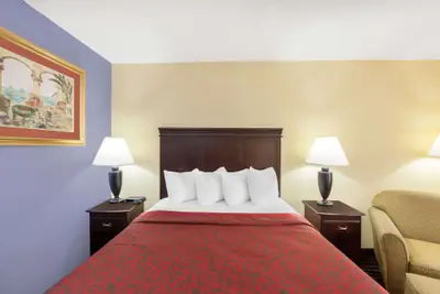 Photo 5 - Days Inn by Wyndham Uvalde