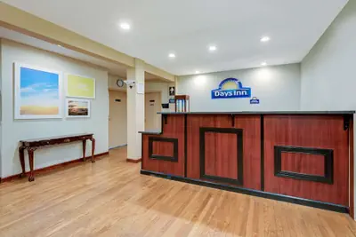 Photo 3 - Days Inn by Wyndham Fairmont