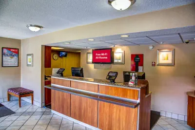 Photo 4 - Red Roof Inn Pensacola – I-10 at Davis Highway