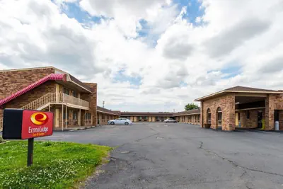 Photo 2 - Econo Lodge & Suites Brinkley