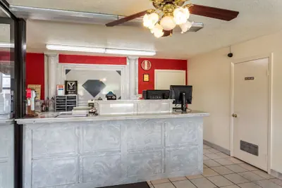 Photo 5 - Econo Lodge & Suites Brinkley