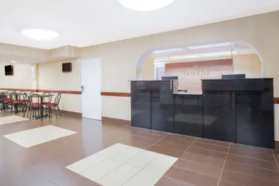 Photo 4 - Ramada Hotel & Conference Center by Wyndham Edgewood