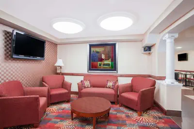 Photo 5 - Ramada Hotel & Conference Center by Wyndham Edgewood