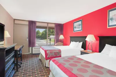 Photo 2 - Ramada Hotel & Conference Center by Wyndham Edgewood