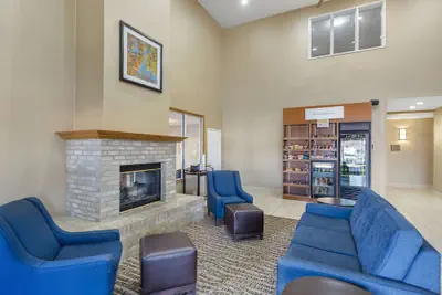 Photo 5 - Comfort Suites Normal University area