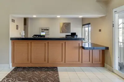 Photo 3 - Comfort Suites Normal University area