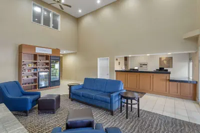 Photo 4 - Comfort Suites Normal University area