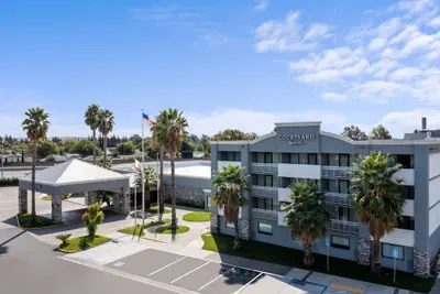 Photo 2 - Courtyard by Marriott Fairfield Napa Valley Area