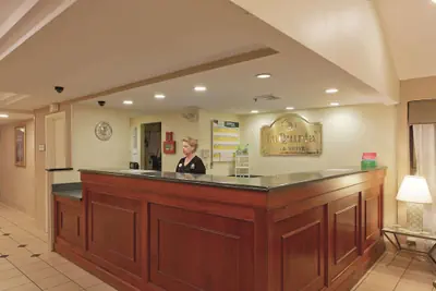 Photo 4 - La Quinta Inn & Suites by Wyndham Warwick Providence Airport