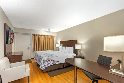 Photo 5 - Red Roof Inn Milwaukee – Airport/Oak Creek