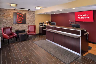 Photo 4 - Red Roof Inn Milwaukee – Airport/Oak Creek