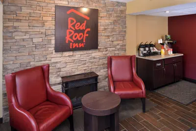 Photo 3 - Red Roof Inn Milwaukee – Airport/Oak Creek