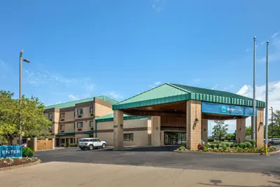 Photo 2 - Clarion Pointe Louisville East
