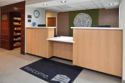 Photo 3 - Fairfield Inn & Suites by Marriott Arlington Six Flags
