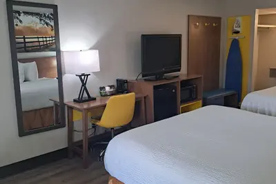 Photo 5 - Days Inn & Suites by Wyndham Rocky Mount Golden East