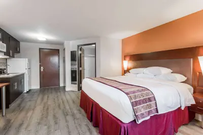 Photo 4 - Days Inn & Suites by Wyndham Rocky Mount Golden East