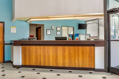 Photo 3 - Days Inn & Suites by Wyndham Rocky Mount Golden East