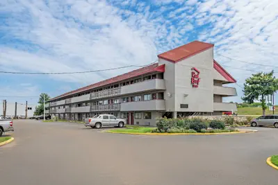 Photo 2 - Red Roof Inn Jackson Downtown - Fairgrounds